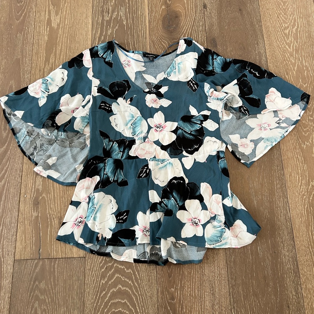 Le Chateau Flowy Floral Blouse Medium